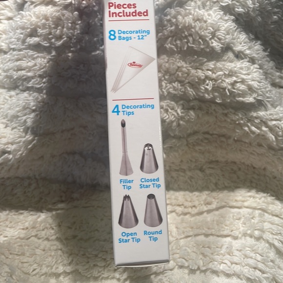 New in box HOSTESS DECORATING KIT 12 pieces - Picture 4 of 6